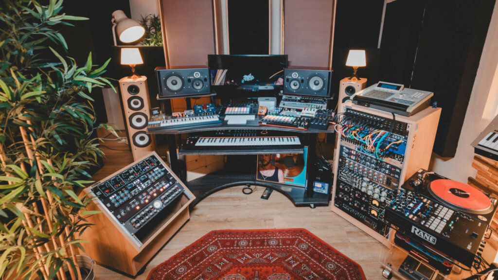 CerkyStudio Control room 2